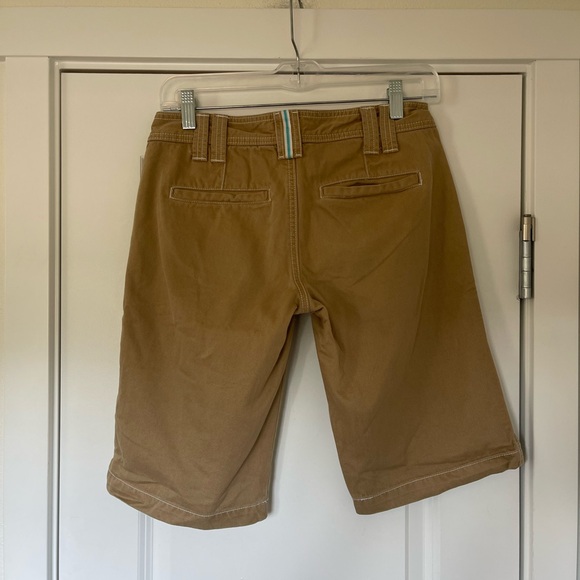 Y2K Tan cargo shorts with a relaxed fit and embroidered butterfly - Picture 3 of 4